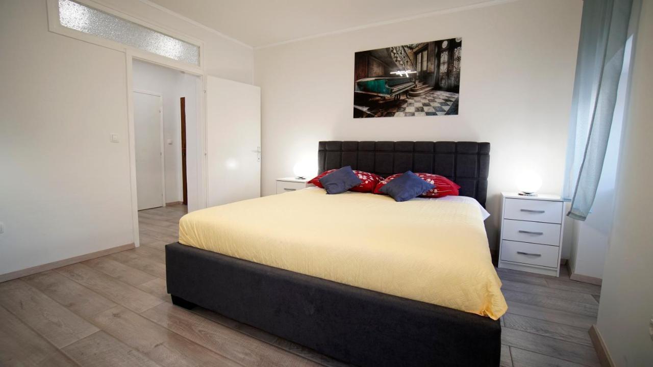 Apartment Caramela Nin Exterior photo