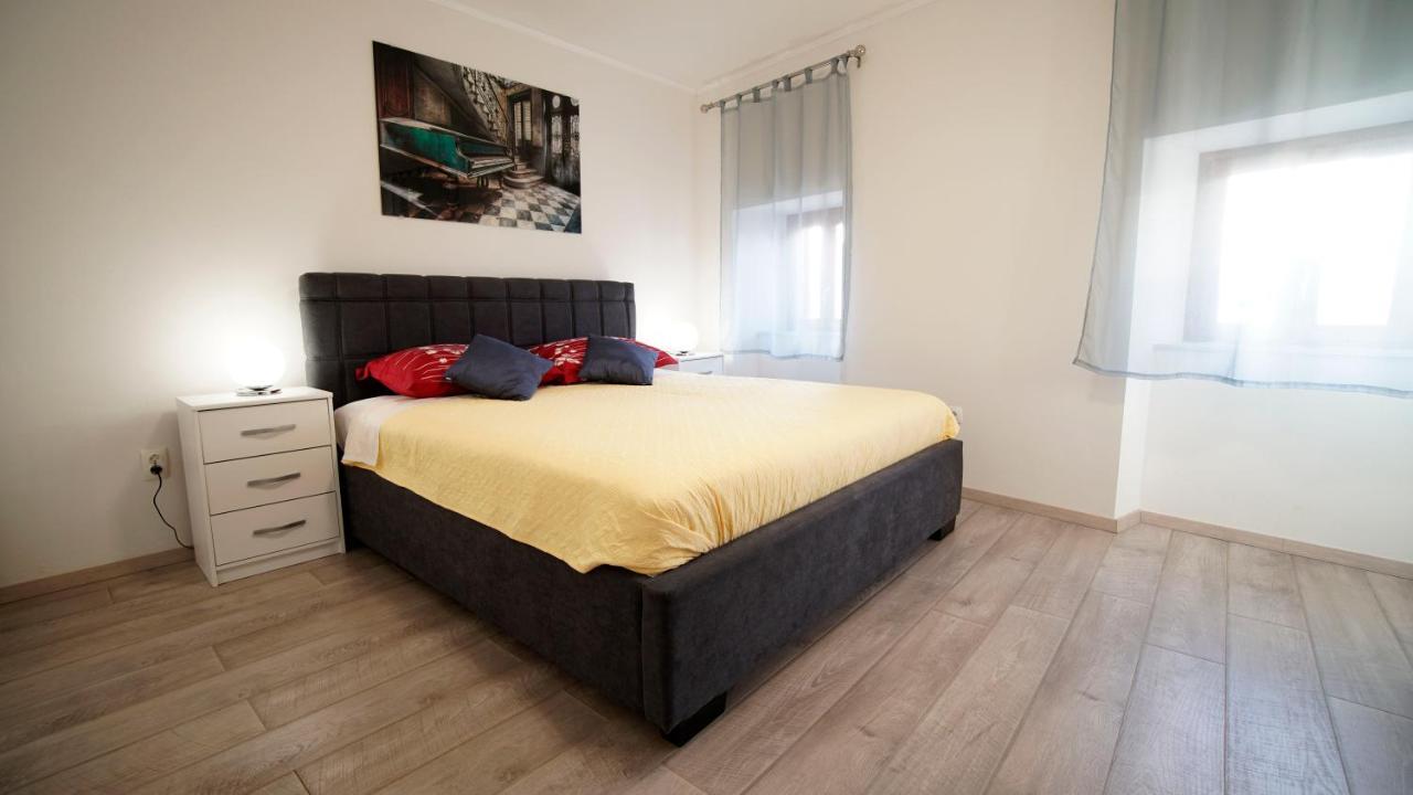 Apartment Caramela Nin Exterior photo