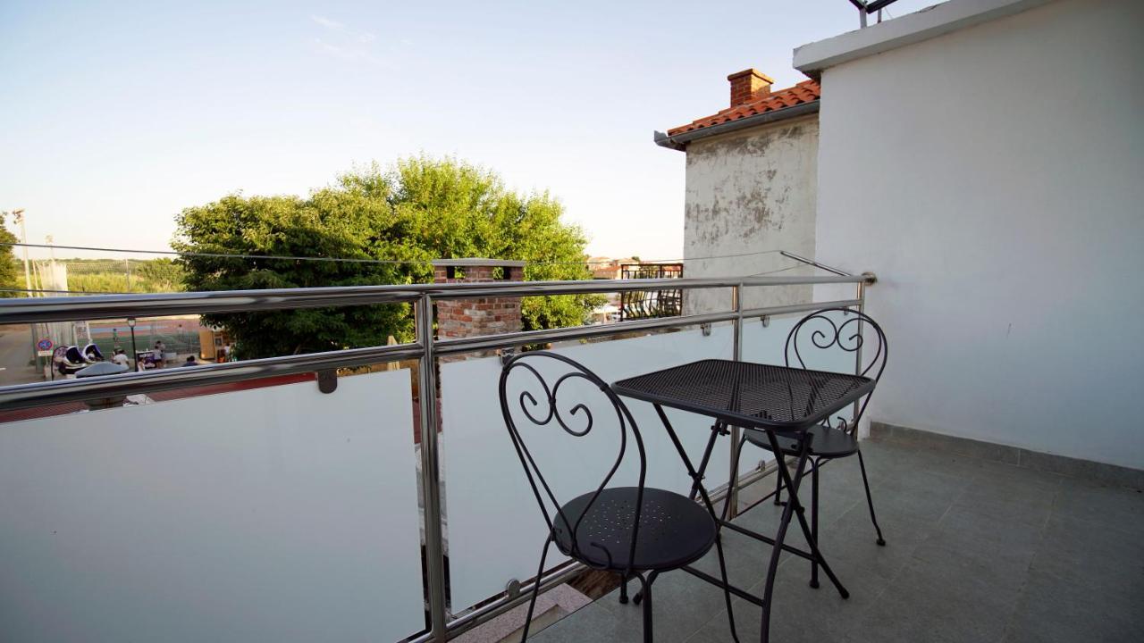 Apartment Caramela Nin Exterior photo